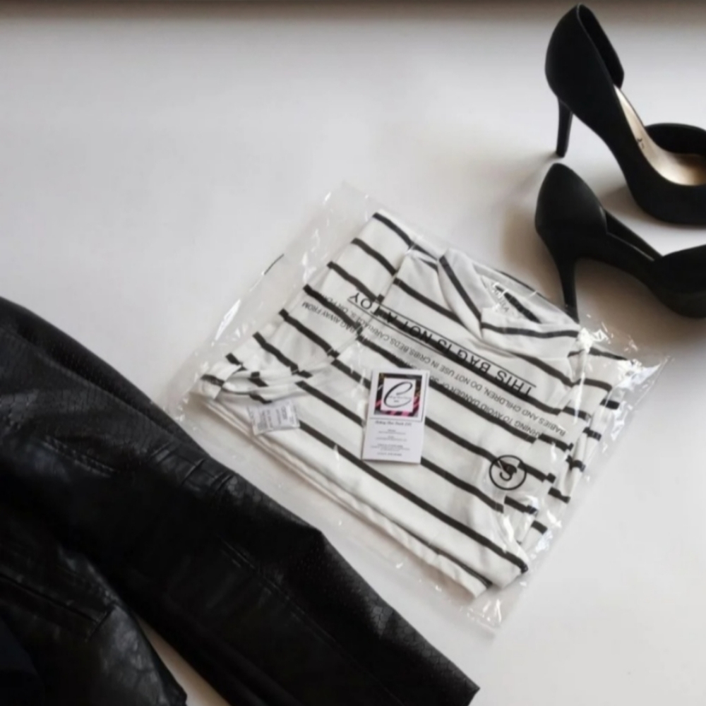 Bodycon mock neck striped dress. - Picture 2 of 6